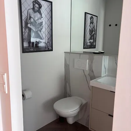 Design Mit Eigenem Bad Und Wc Im Herzen Von *